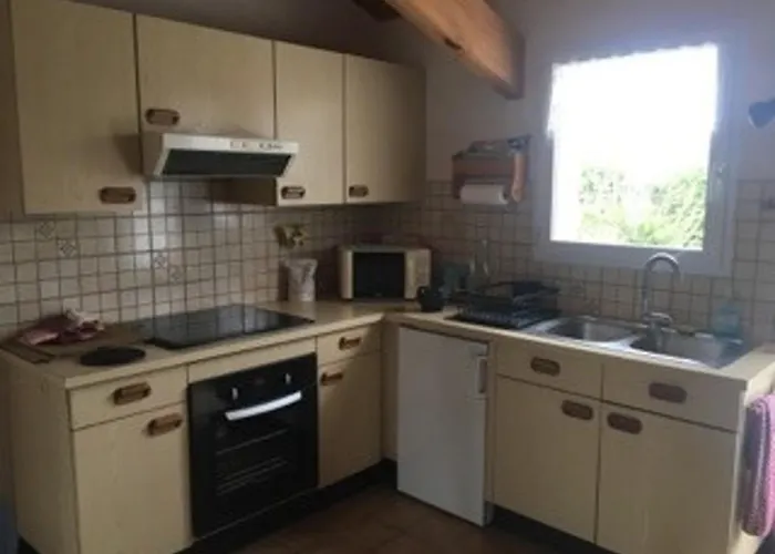 Holiday home Maison T3 Avec Jardin Et Terrasse - 4 Personnes - Fr-1-325-133 *