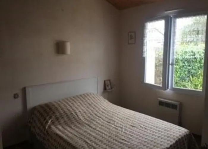 Maison T3 Avec Jardin Et Terrasse - 4 Personnes - Fr-1-325-133 *